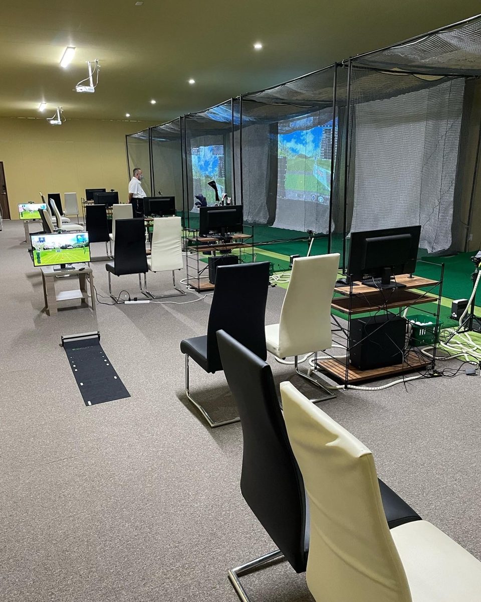 綾瀬のインドアゴルフ施設のブース